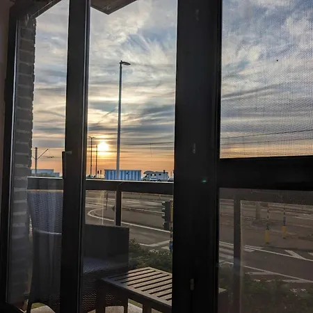 Appartement Vista Linda, Vlak Bij Zeedijk En Ostende