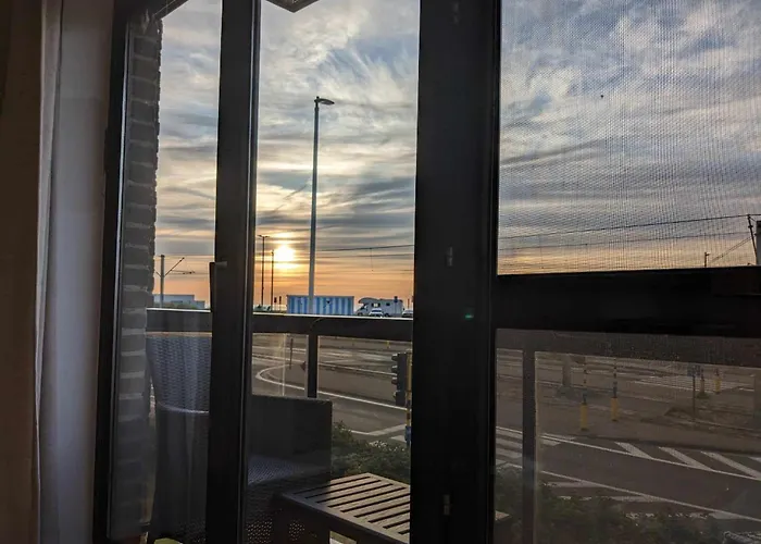Appartement Vista Linda, Vlak Bij Zeedijk En Ostende